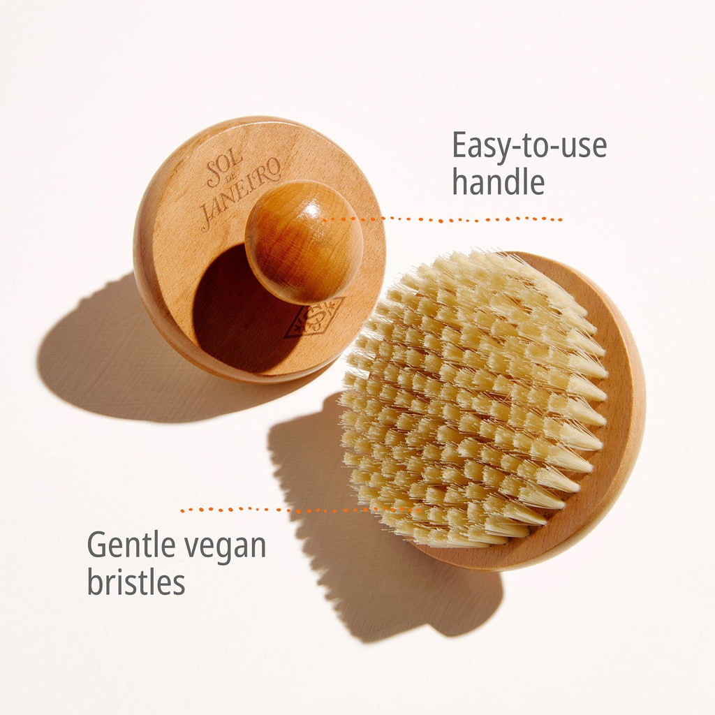 Easy-to-use handle, gentle vegan bristles 
